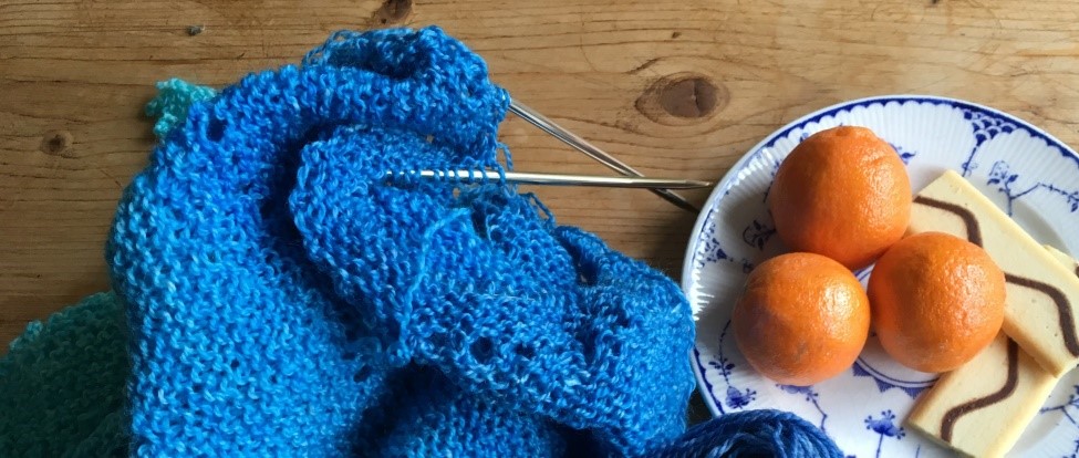 Image: Knitting project, plate with oranges and cookies