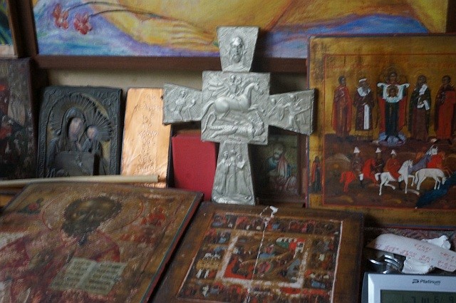 Figure 16. Some of the icons in the Ochiauri house-museum (Author photo).